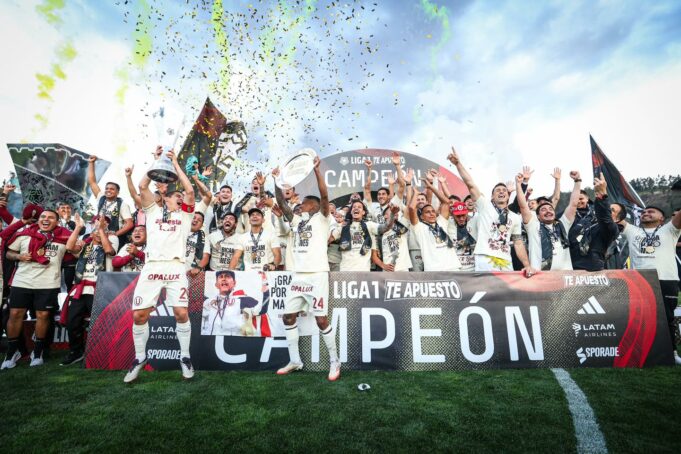 Universitario se proclamó Bicampeón Nacional en el Año de su Centenario