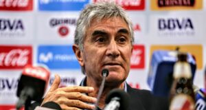Juan Carlos Oblitas anunció que no renunciará a su cargo pues quiere seguir apoyando a la Selección