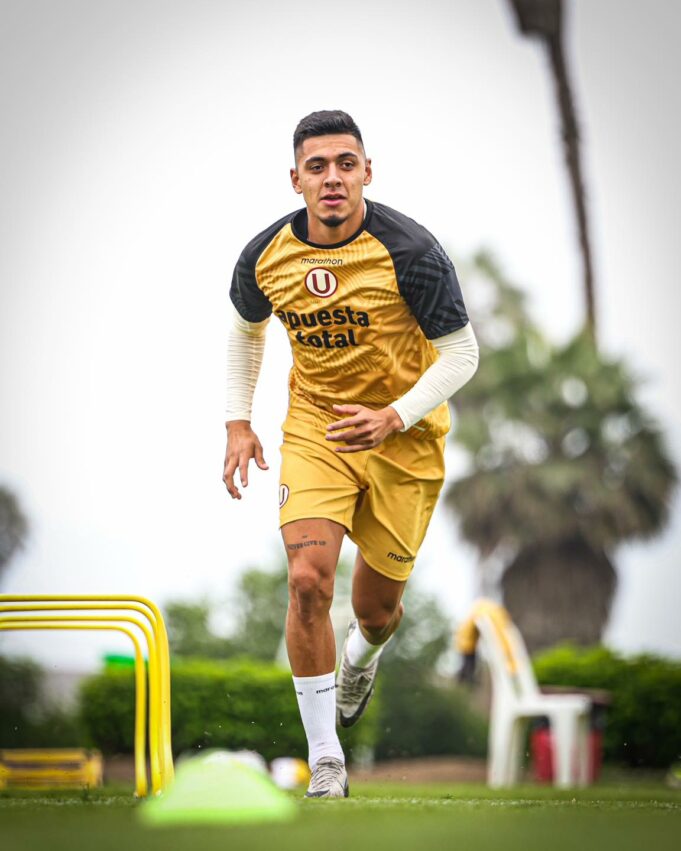 César Inga nuevo refuerzo de Universitario tuvo su primera práctica en Campo Mar