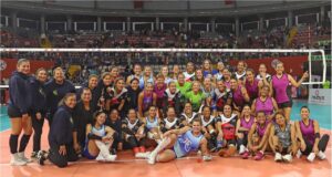 Las leyendas del Vóley Peruano hicieron vibrar El Coliseo Dibos