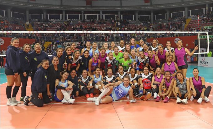 Las leyendas del Vóley Peruano hicieron vibrar El Coliseo Dibos
