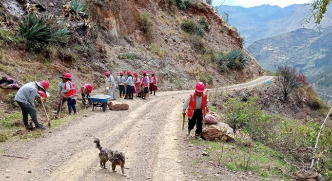 Foncodes: realizan trabajos de mantenimiento de caminos en 26 centros poblados de Pasco