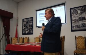 Conversatorio: «Héroes con pluma»