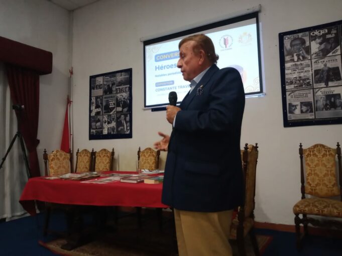 Conversatorio: «Héroes con pluma»