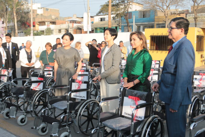 Taiwán dona 60 sillas de ruedas al Hospital Cayetano Heredia