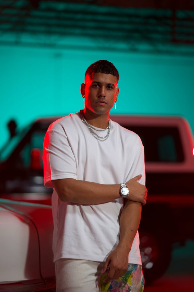 MOA RIVERA: ‘El Embajador de la salsa’ , estrena nuevo hit “Mal necesario”!(VIDEO)