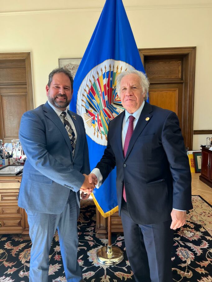 Secretario de OEA: entrega reconocimiento por la paz y democracia al Embajador Luis Suárez Hernández