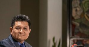 Wilmer Márquez presenta su libro en festival en Arequipa