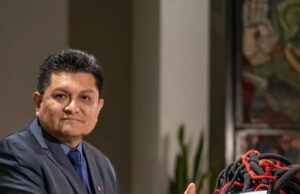 Wilmer Márquez presenta su libro en festival en Arequipa