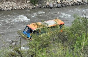 Tragedia en Áncash: caída de ómnibus a río Puchka deja un muerto y más de 10 heridos