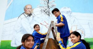 Pensión 65: estudiantes realizan emotivo muralpara revalorar el rol de los adultos mayores