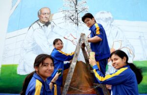 Pensión 65: estudiantes realizan emotivo muralpara revalorar el rol de los adultos mayores