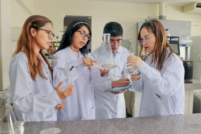 CONASEIN 2024: Presentan investigación sobre la Cianobacteria «Cushuro» para combatir la desnutrición.