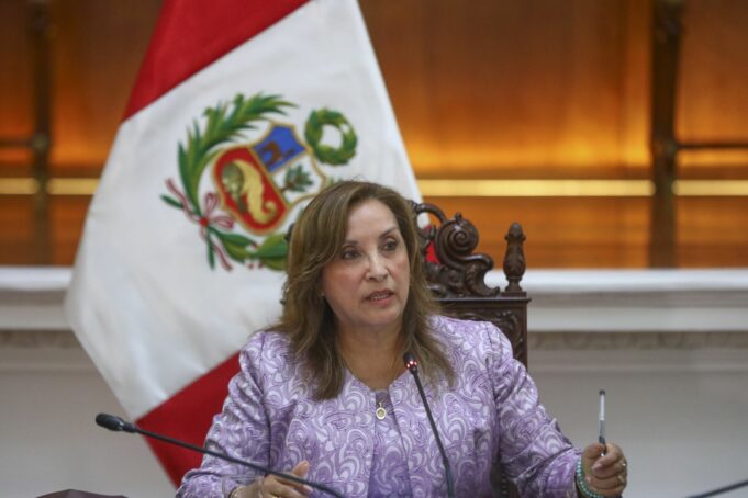 Aumento del sueldo mínimo se anunciaría a fin de año