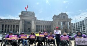 Mujeres con discapacidad realizan plantón contra la violencia