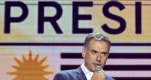 Gobierno peruano felicita a Yamandú Orsi por ganar las elecciones presidenciales en Uruguay