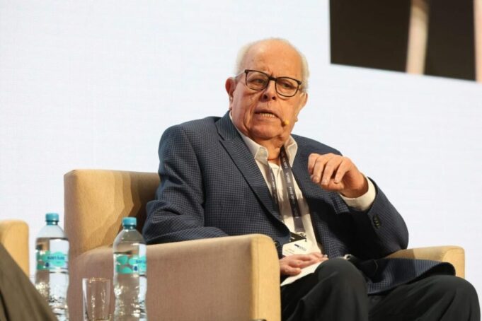 CADE 2024: Julio Velarde, presidente del BCRP, afirma que la percepción de inestabilidad del Perú en el exterior es «casi patética»