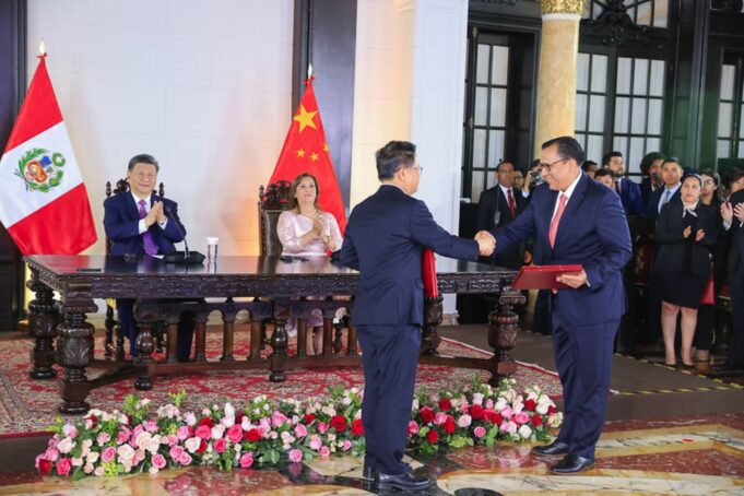 Xi Jinping resalta globalización e integración en APEC CEO Summit