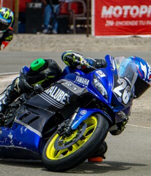 Efraín Balladares sube al podio en la final y logra Subcampeonato Nacional de Motovelocidad