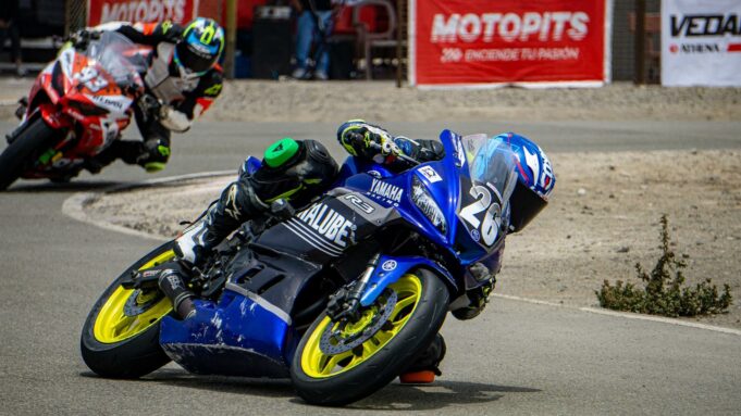 Efraín Balladares sube al podio en la final y logra Subcampeonato Nacional de Motovelocidad