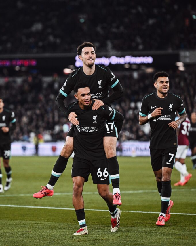 Liverpool goleó al West Ham 5-0 y se afianza como líder en la Premier League