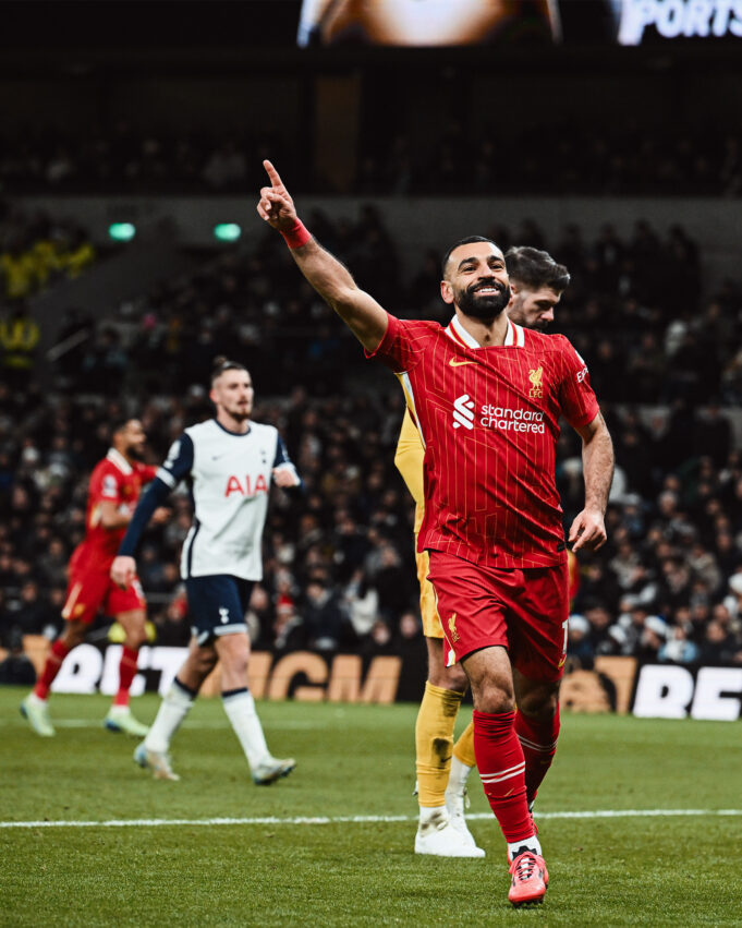 Liverpool goleó al Tottenham 6-3 y sigue firme en el liderazgo de la Premier League