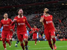 Líder Liverpool venció al Manchester City 2-0 y le sacó 11 puntos de ventaja en la Premier League