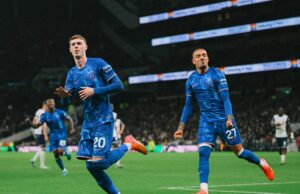 Chelsea amenaza al líder Liverpool en la Premier League tras ganar al Tottenham 4-3