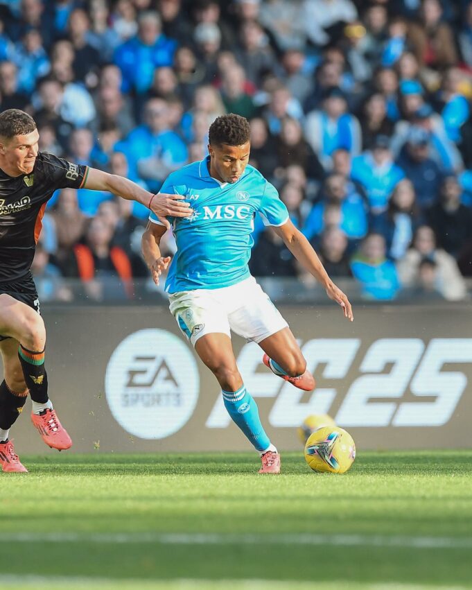 Napoli alcanzó en la punta al Atalanta tras vencer al Venezia 1-0 en el Calcio Italiano