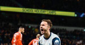 Tottenham se clasificó a semifinales de la Copa de la Liga Inglesa al ganar a Manchester United 4-3
