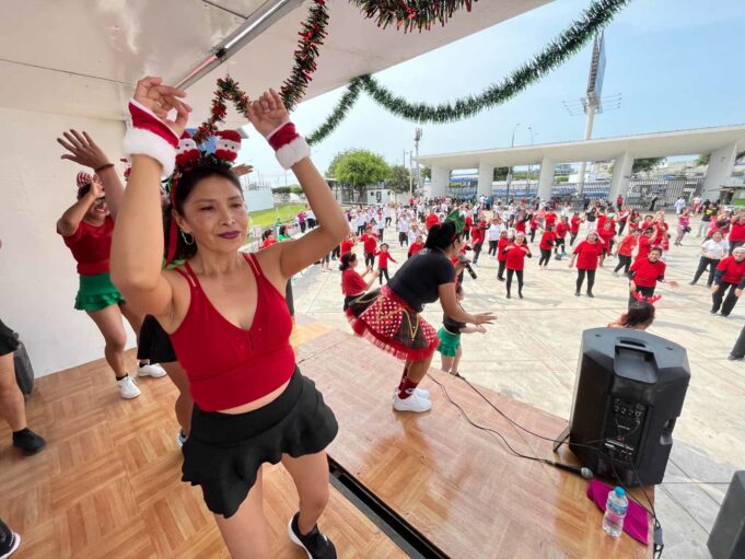 Con éxito se realizó el “Aerotón Navideño” en el Callao