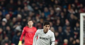 Nápoles pasó a la punta del Calcio Italiano al vencer a Génova 2-1 de visitante