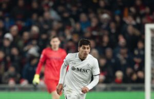 Nápoles pasó a la punta del Calcio Italiano al vencer a Génova 2-1 de visitante