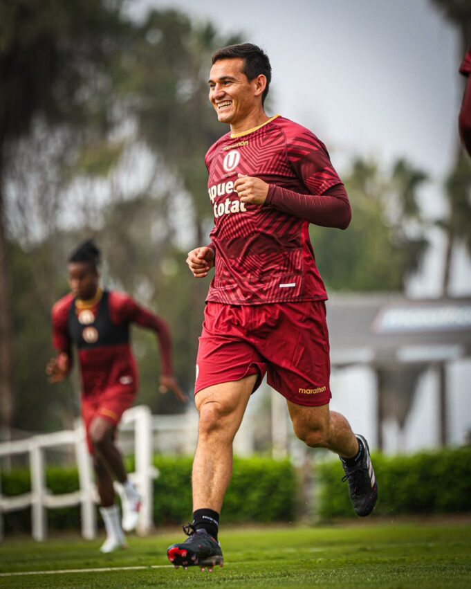 Jairo Vélez entrenó con su nuevo equipo Universitario en Campo Mar