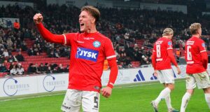 Oliver Sonne anotó gol de empate del Silkeborg ante el Aarhus 1-1 por la Súperliga de Dinamarca