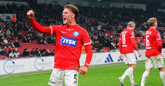 Oliver Sonne anotó gol de empate del Silkeborg ante el Aarhus 1-1 por la Súperliga de Dinamarca