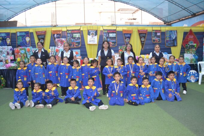 Colegio de Carabayllo cierra el año con más de 1000 medallas tras ganar Olimpiadas de Matemática y Lenguaje