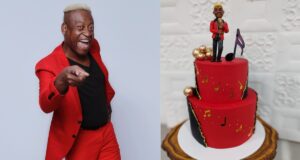 Javier Lobatón no solo es cantante sino un muñeco de torta