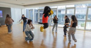 La Universidad de Lima Presenta a Ulises: El Águila que Representa sus Valores