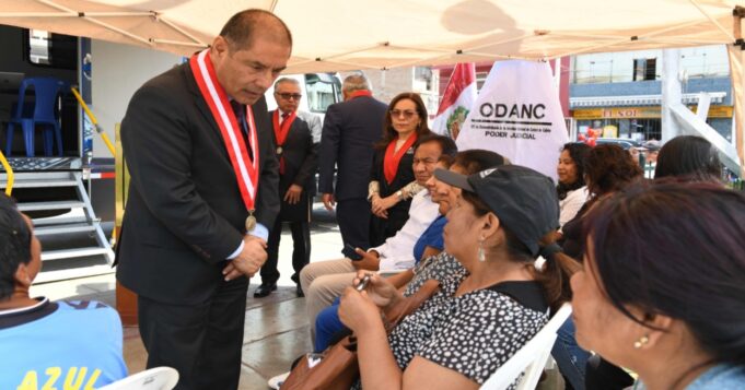Poder Judicial: Unidad de Atención y Quejas Itinerante resolvió reclamos de usuarios judiciales en la plaza de armas de Mala en Cañete