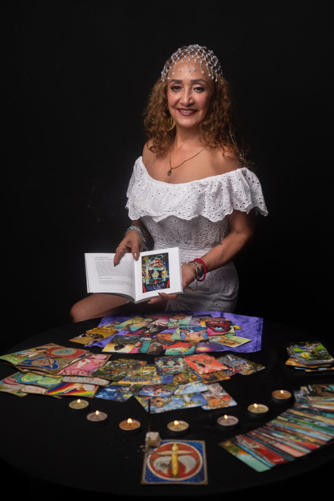 Tarotista Dalia Díaz: «El Tarot ayuda a tener ideas claras y tomar decisiones»