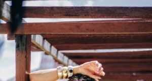 Anna Carina vuelve con el hit tropical «Solita»