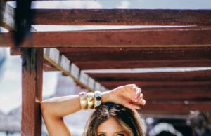 Anna Carina vuelve con el hit tropical «Solita»