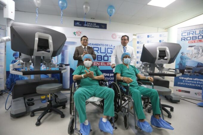 Ministro César Vásquez anunció el inicio de cirugía robótica para pacientes con cáncer