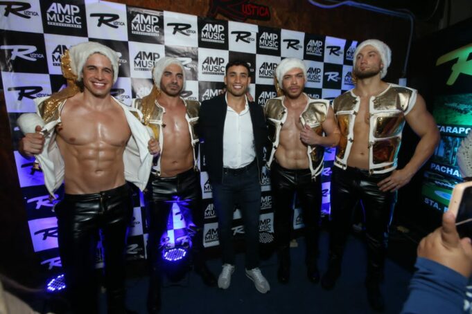 ‘Papanoeles Dorados’ traen la magia de la Navidad