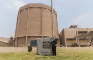 El Instituto Peruano de Energía Nuclear produce agujas de Iridio 192 para combatir el cáncer de ojo.