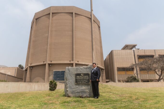 El Instituto Peruano de Energía Nuclear produce agujas de Iridio 192 para combatir el cáncer de ojo.