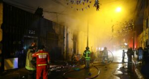 Incendio consume agencia de transporte Instabus
