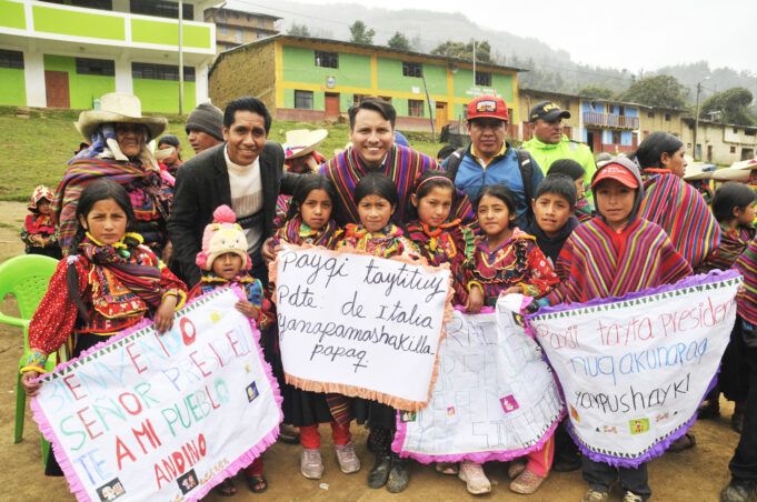 Congresista de la República de Italia fabrica una «Casa Hogar» para niños más necesitados en Lambayeque