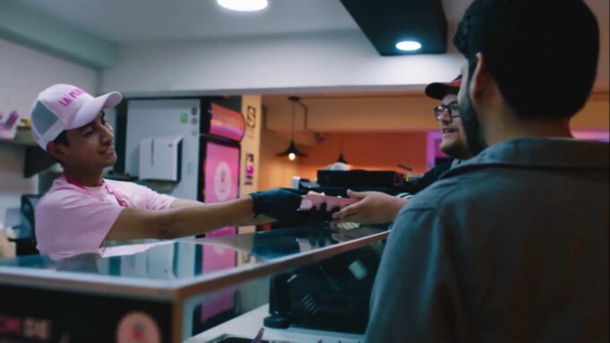 Crean postre «Dulce Protección» para concientizar a jóvenes sobre el VIH